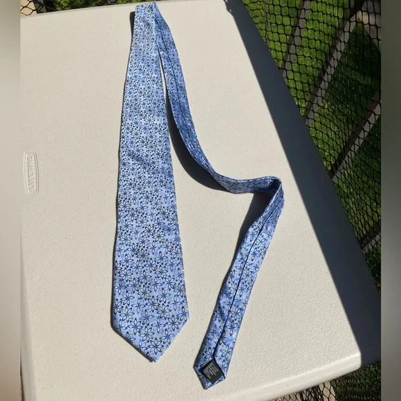 Jhane Barnes 100% Silk Blue Floral Botanical Starburst Geometric Pattern Tie - Picture 3 of 17